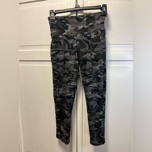 STRUT-THIS Black And Gray Camo Leggings Size Women’s One Size